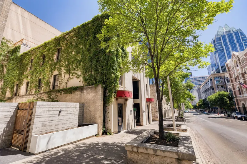 Firehouse Hostel - Image 1