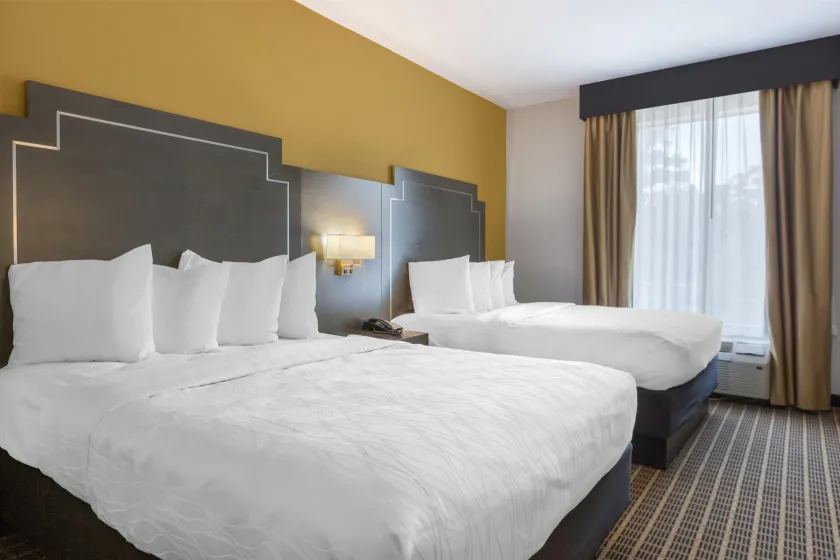 Best Western Plus Regency Park - Image 1