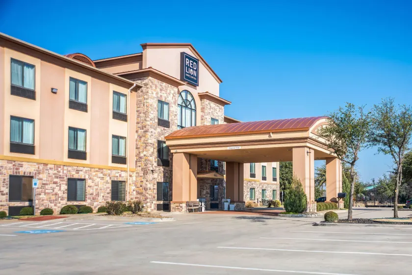 Red Lion Inn & Suites Mineral Wells - Image 1