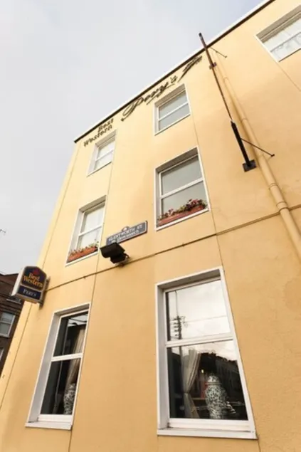 Pery's Hotel - Image 1