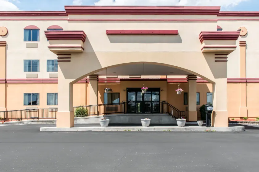 Econo Lodge Carlisle - Image 1
