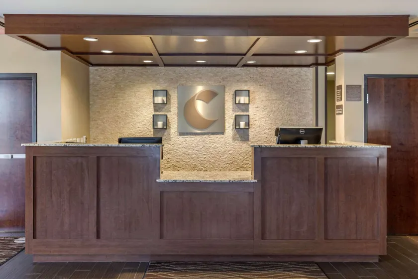 Comfort Inn & Suites Edgewood - Hall