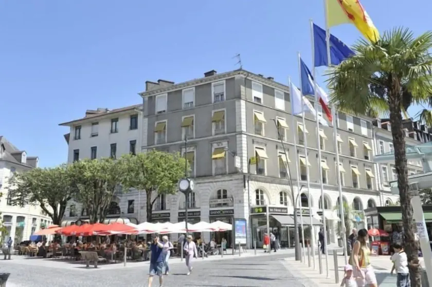 Hôtel Le Bourbon Pau - Image 1