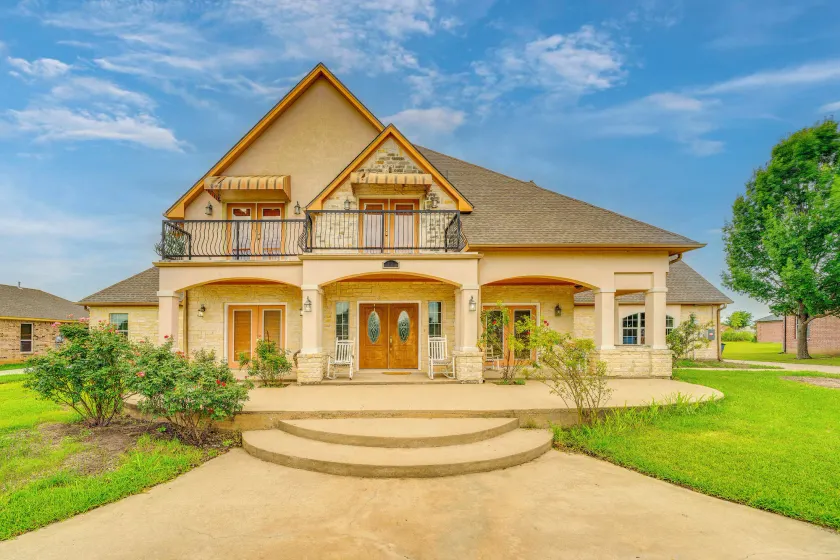 Red Oak Group Getaway w/ Yard + Patio - Image 1