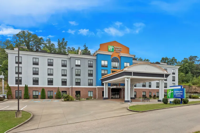 Holiday Inn Express & Suites Cross Lanes by IHG - Image 1