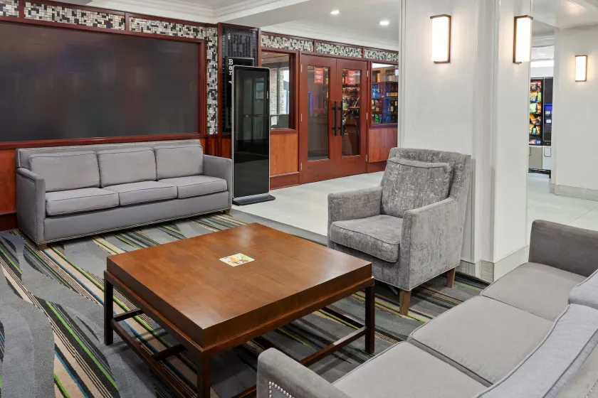 Holiday Inn Chicago Oakbrook by IHG - Siddeområde i lobbyen