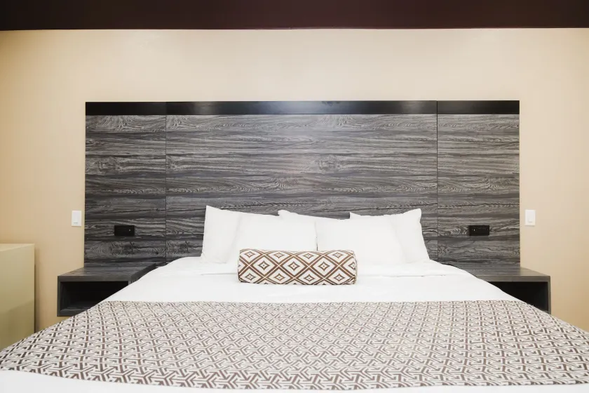 Sapphire Inn & Suites - Image 1