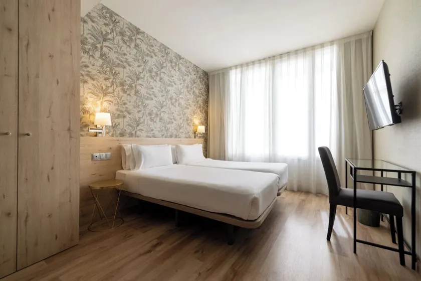 Hotel Avenida Gran Vía - Image 1