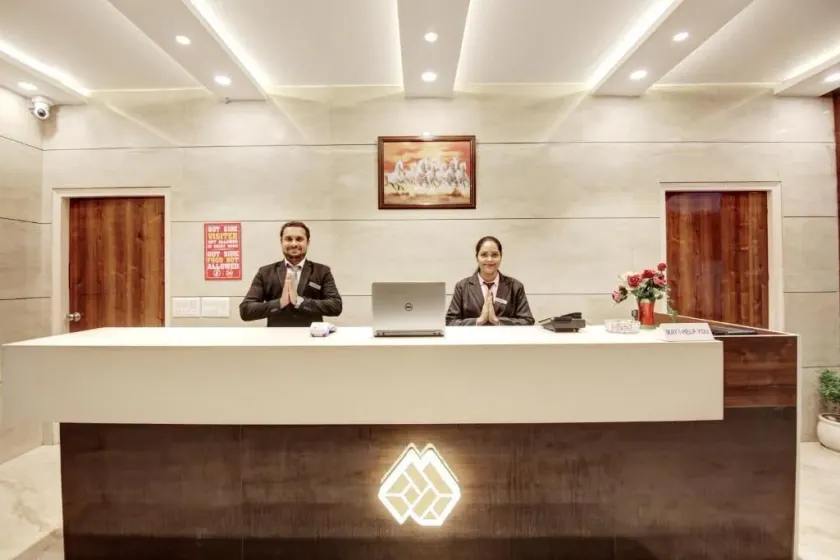 Marks - Lobby