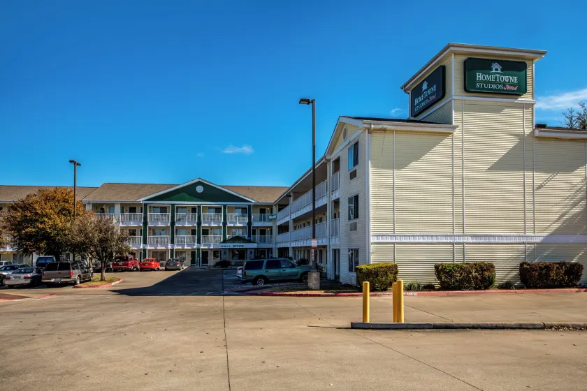 HomeTowne Studios by Red Roof Austin - Image 1
