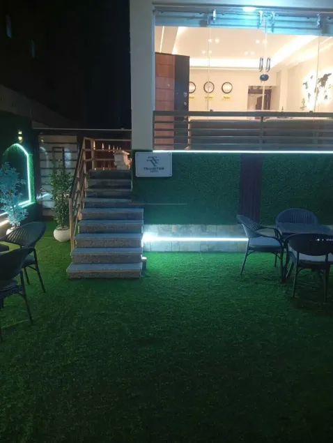 transit 64 hotel - Image 1
