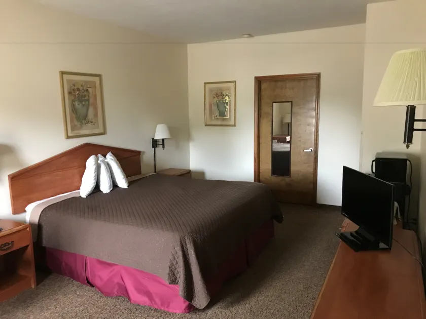 Rocky Creek Inn - Image 1