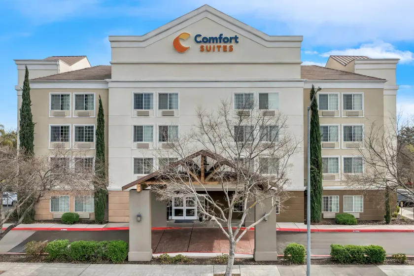 Comfort Suites Clovis - Fresno - Image 1