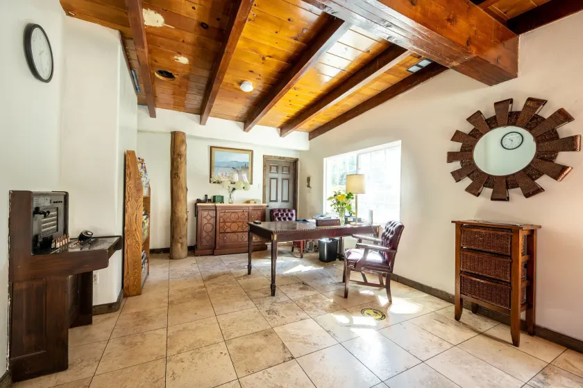 Emerald Bay Lodge - Image 1