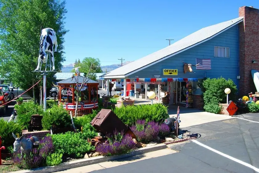 Redwood Motel - Image 1