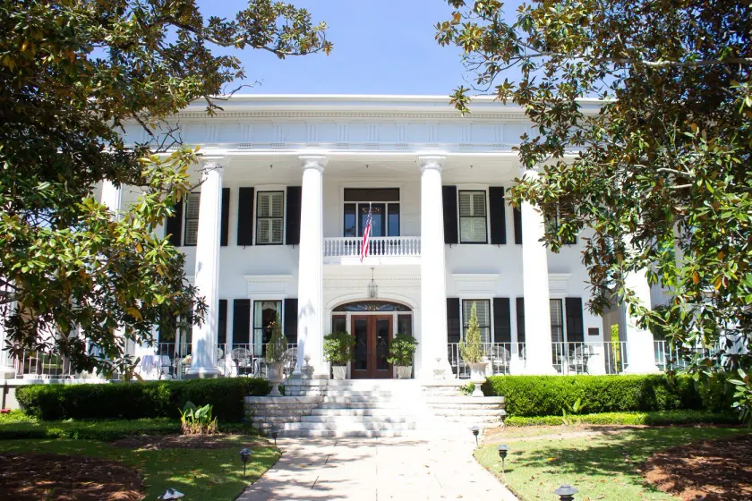 1842 Inn - Image 1