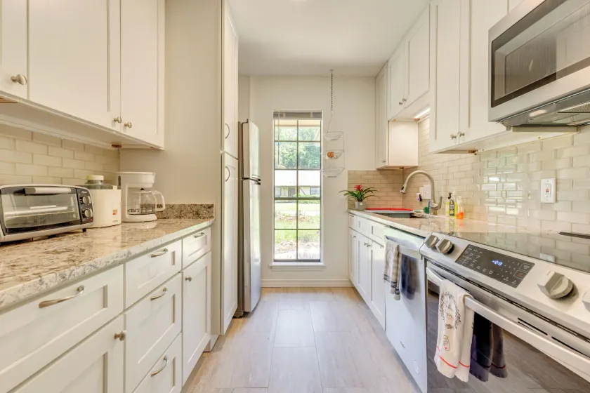 Peaceful Fairhope Getaway, 2 Mi to South Beach - Interior
