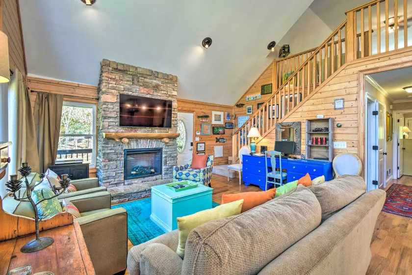 Toccoa Home on Tugaloo River at Lake Hartwell - Image 1