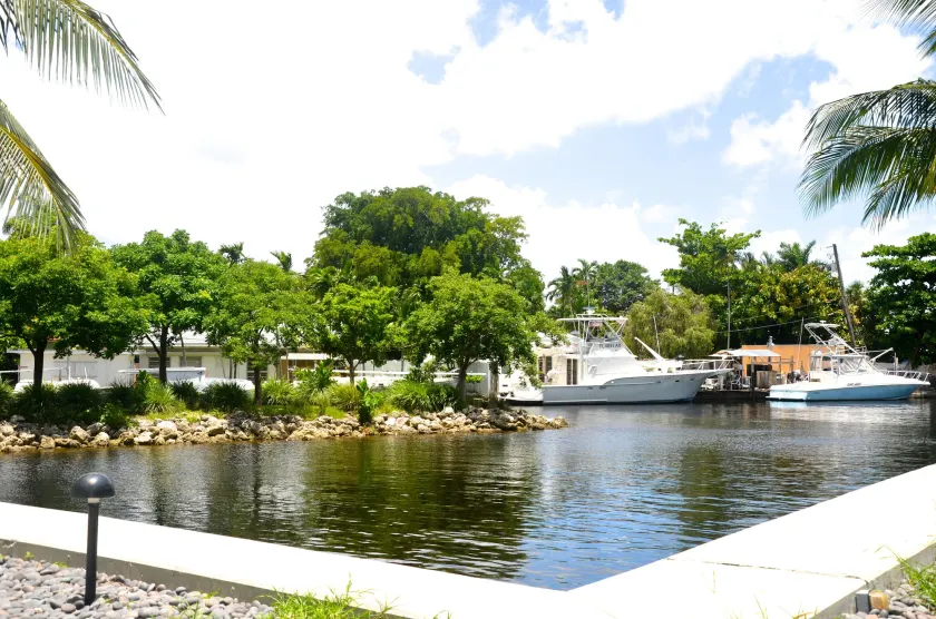 Riviera Luxury Living at River Oaks Marina and Tower - Image 1
