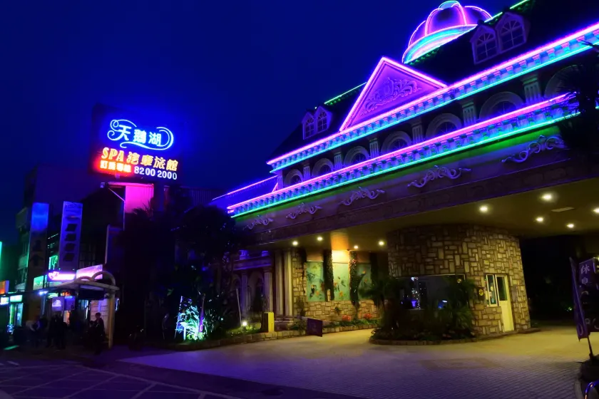 Swan Lake Motel - Image 1