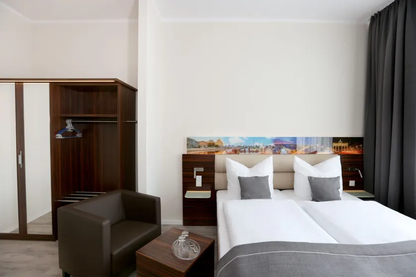 Hoteltow - Image 1