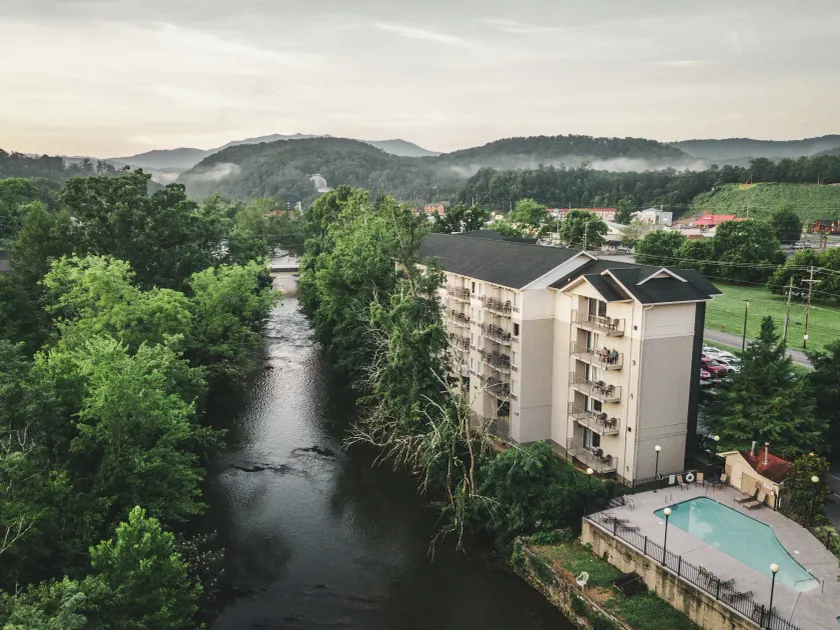 Twin Mountain Inn & Suites - Image 1