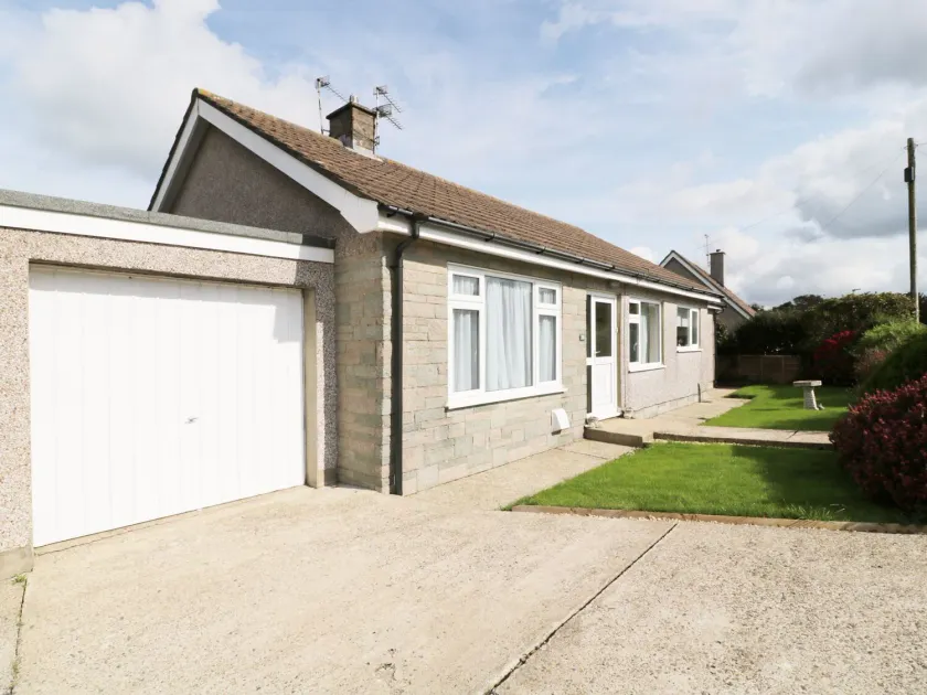 Bungalow - Image 1