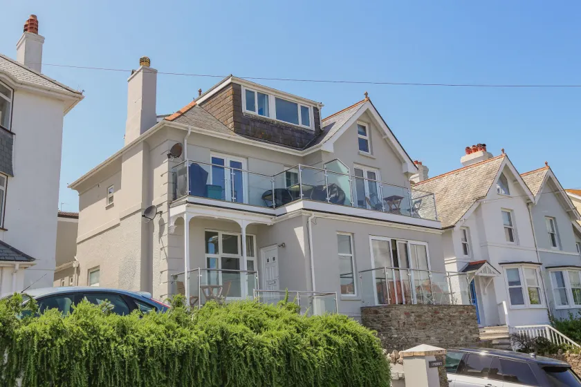 1 Lyndhurst - Image 1