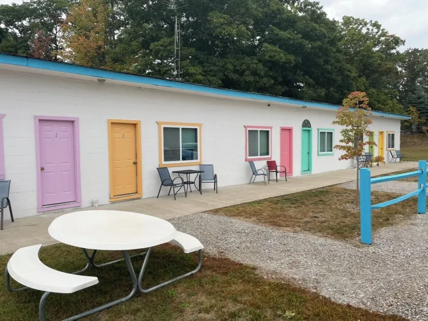 Riverview Inn - Image 1