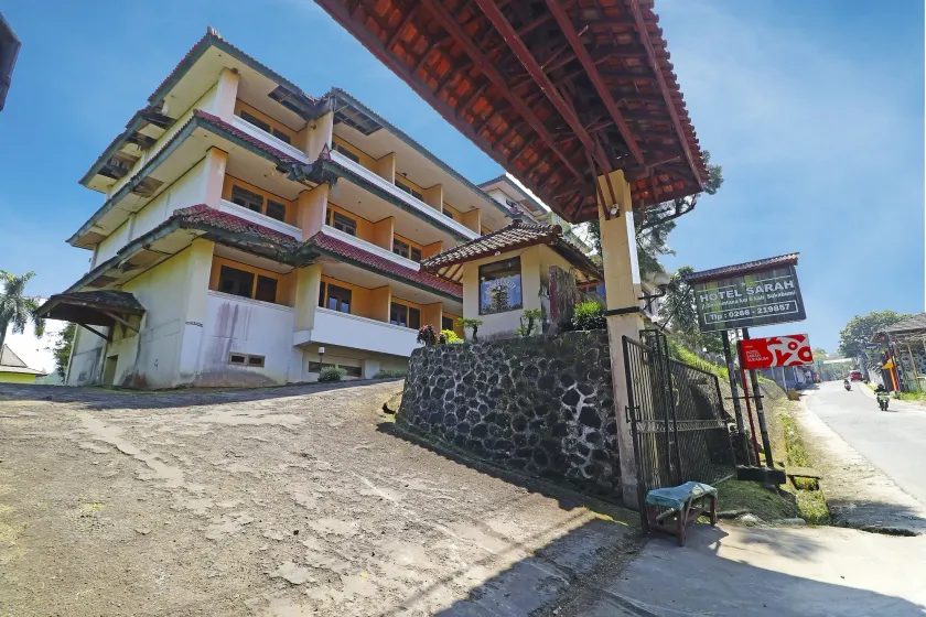 Hotel O Sarah Sukabumi - Image 1