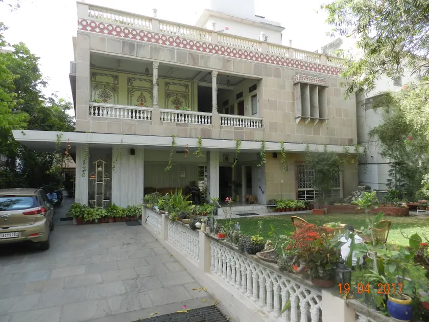 Tara Niwas - Image 1