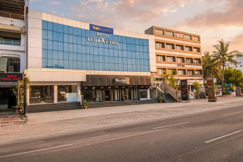 FabHotel Global Inn - Nr Sanjeevani Children's Hospital - Image 1