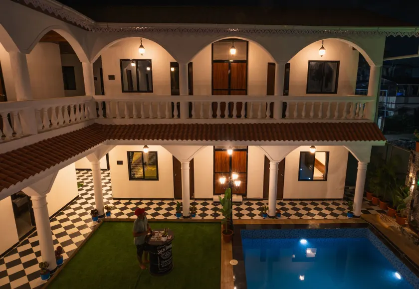 Sapphire Mansion - Image 1