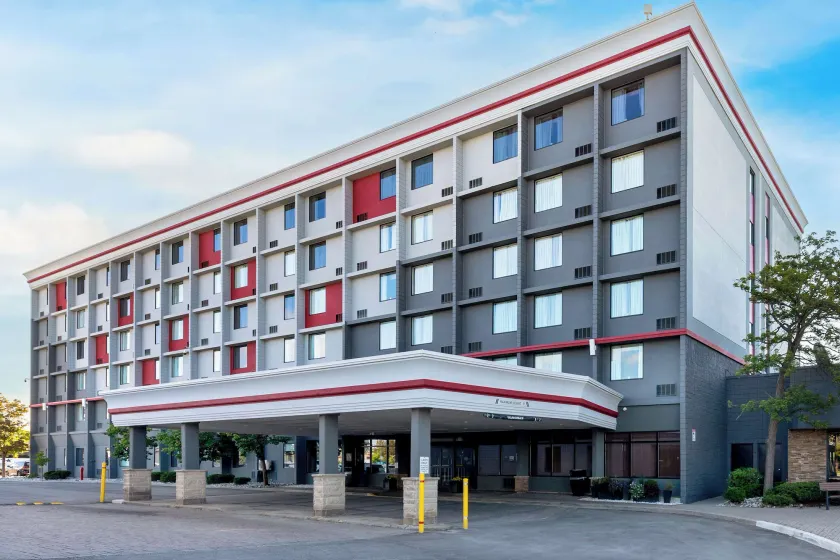 Best Western Plus Toronto Airport Hotel - Image 1