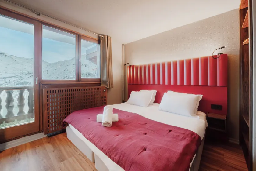 Alpeen Hotel - Image 1