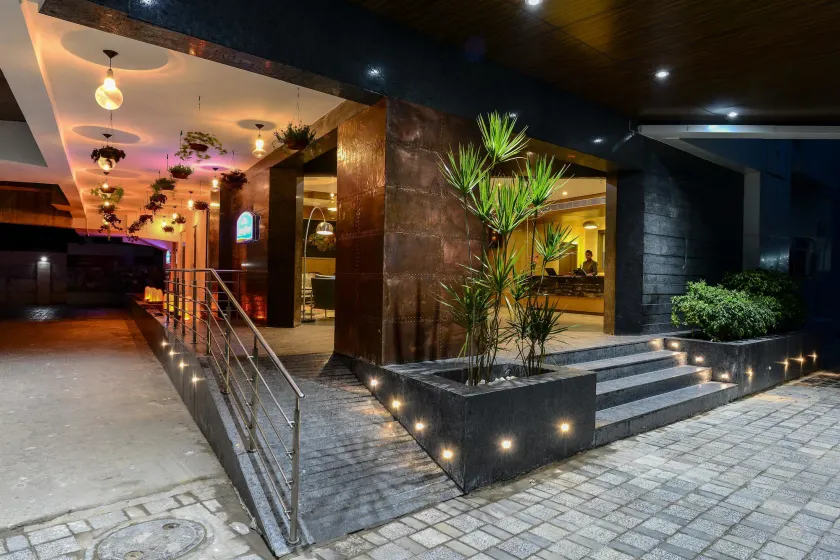 Howard Johnson by Wyndham, Kolkata Airport - Image 1