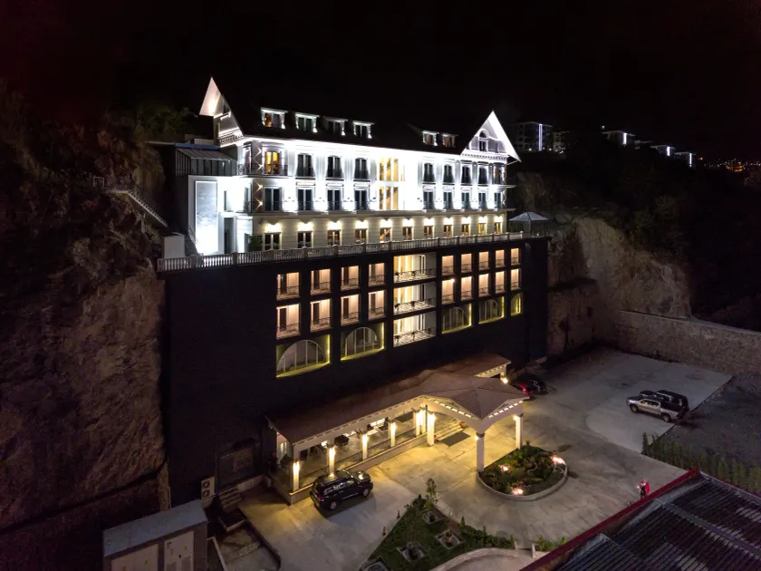 Mell Hotel - Image 1