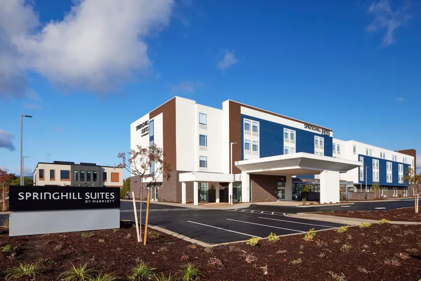 SpringHill Suites by Marriott Medford Airport - Image 1
