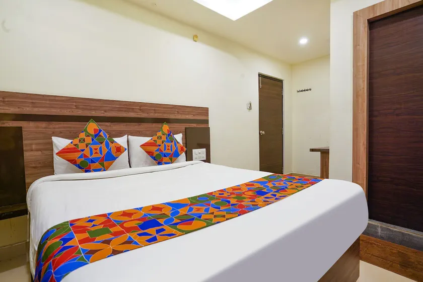 HoTEL RAJ VIHAR RESIDENCY MG ROAD VIJAYAWADA - Image 1