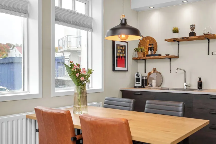 Two bedroom downtown apartment with balcony - Image 1