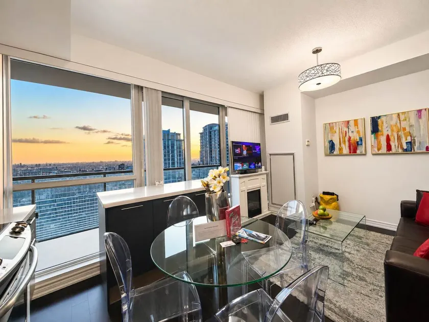 Quiet Medical Stay Condo - Walk to Hospitals, Uhn, Sickkids - Fast Wifi, Balcony - Image 1