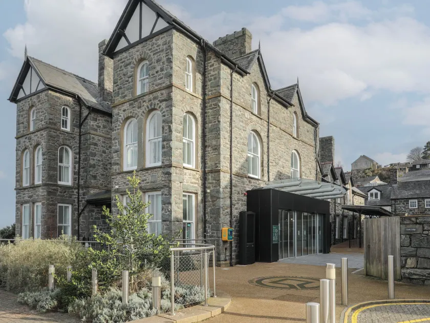 Harlech Apartments - Matholwch - Image 1