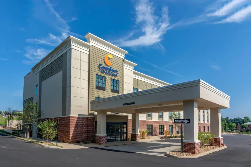 Comfort Inn & Suites Charlottesville Hollymead Town Center - Image 1