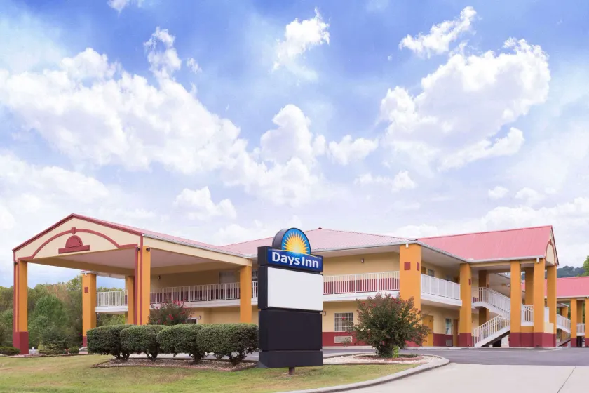 Days Inn by Wyndham Trenton - Image 1