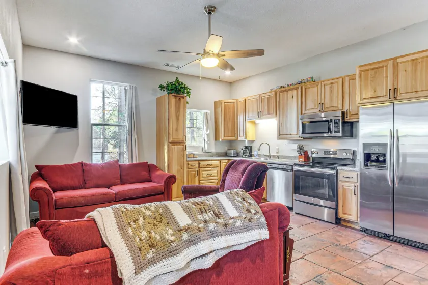 Waterfront Retreat w/ Fishing Dock in Pensacola - Innenbereich