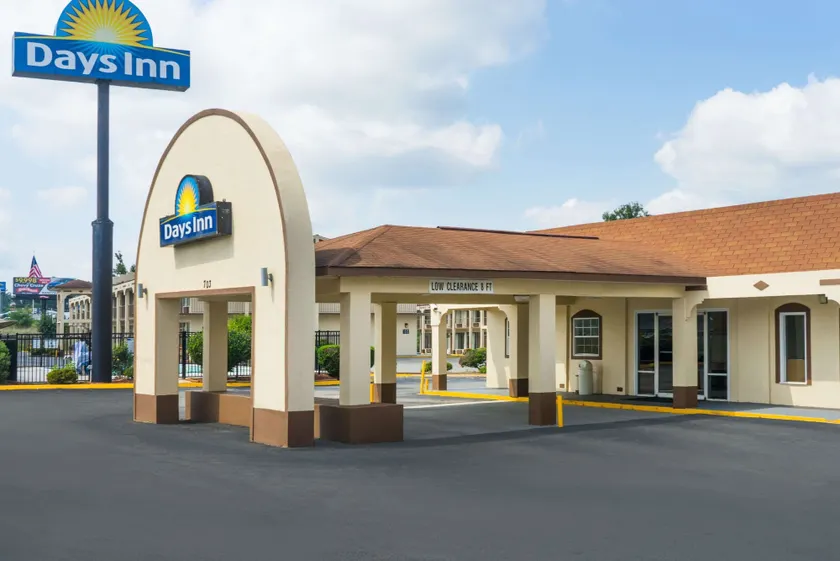 Days Inn by Wyndham Statesville - Image 1