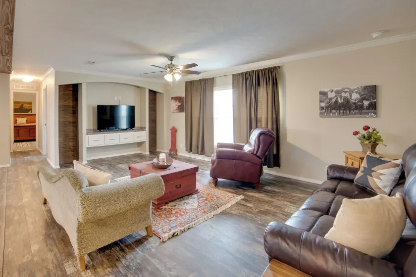 Steps to WES Arena: Pet-friendly Cabin w/ Deck! - Image 1
