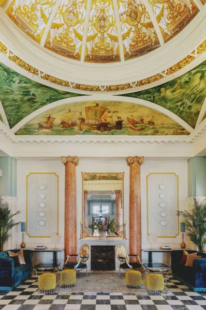The Queens Hotel - Image 1