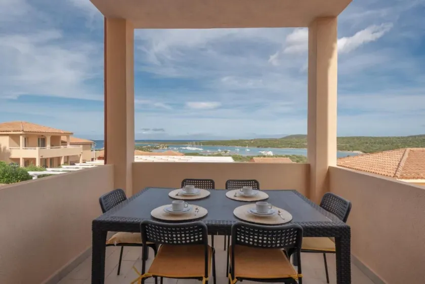 Perfectly positioned Baia de Bahas Residence one Bedroom sleeps 4- num0884 - Image 1