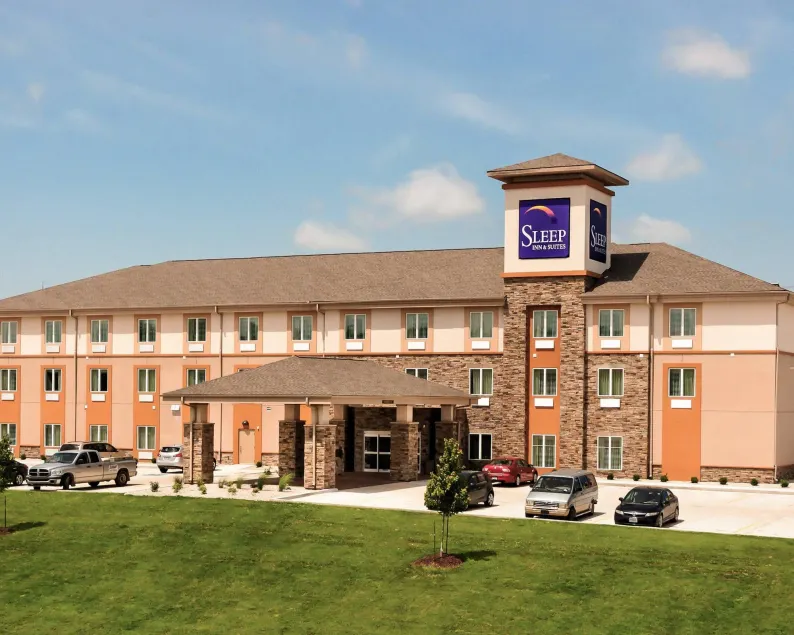 Sleep Inn & Suites Fort Scott - Image 1